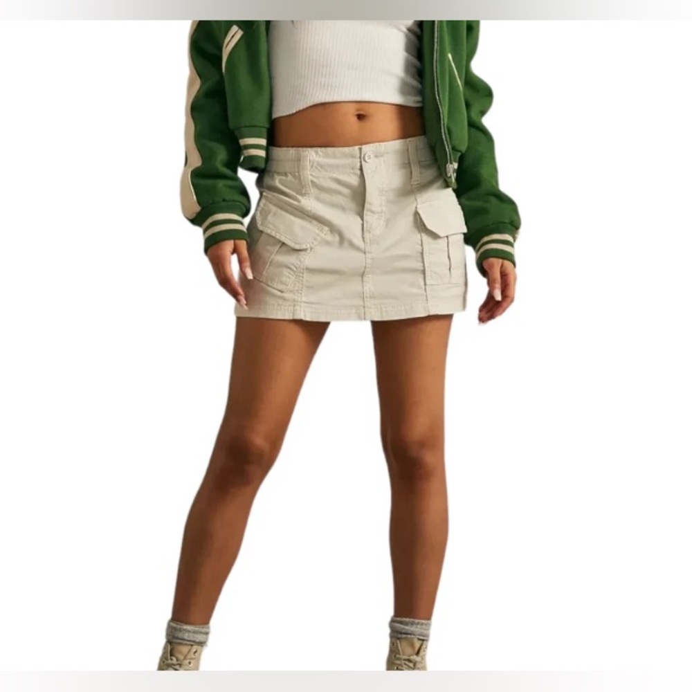BDG Y2K Urban Outfitters Beige Cargo Mini Skirt M NWOT